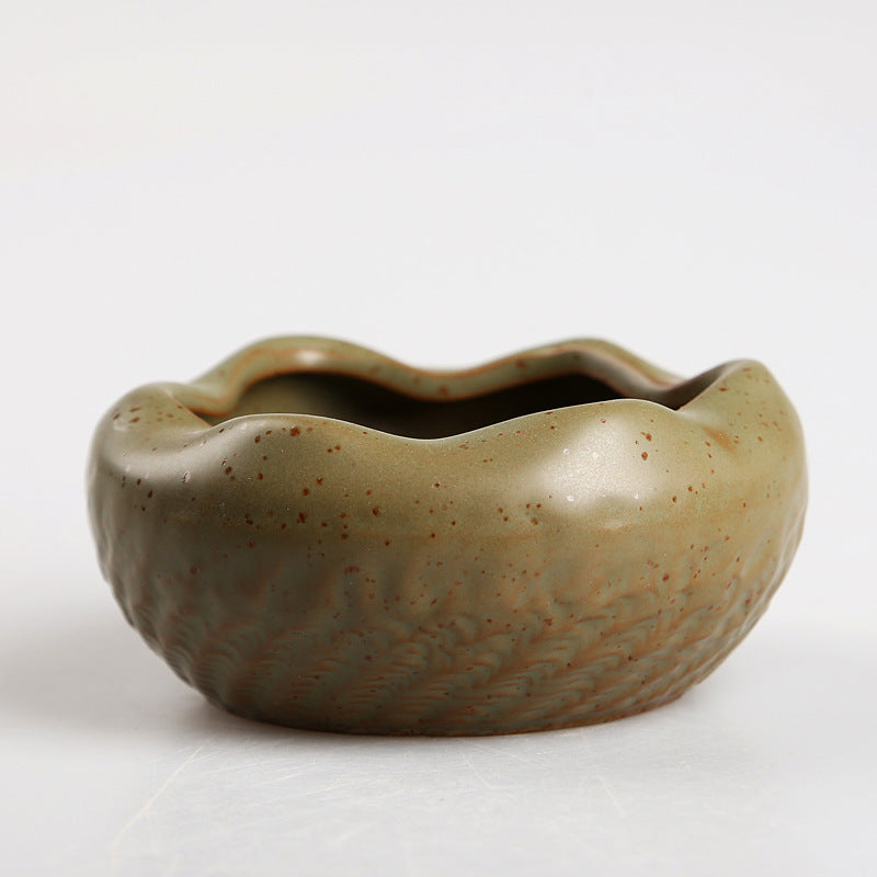 Large Ceramic Ashtray – Creative, Modern & Display-Ready